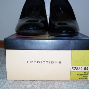 Women's Predictions Black Patent Comfort Round Toe Pumps 7W